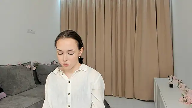 RoyceKintzel online show from April 2026 06:34:01 PM