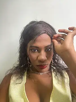 LucianaM 13 online show from April 2026 03:22:02 PM