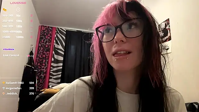 Snapshot of WifeAileen chatting on May 2026 07:14:01 AM WifeAileen online show from May 2026 07:14:01 AM
