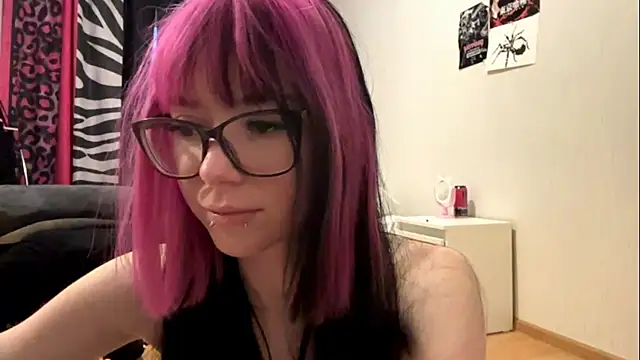 Snapshot of WifeAileen chatting on May 2026 06:26:04 PM WifeAileen online show from May 2026 06:26:04 PM