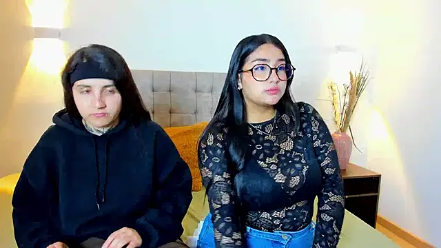 Elisa n Emma online show from April 2026 12:47:01 PM