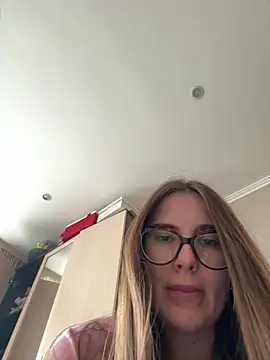 Lindasix online show from April 2026 10:13:01 AM