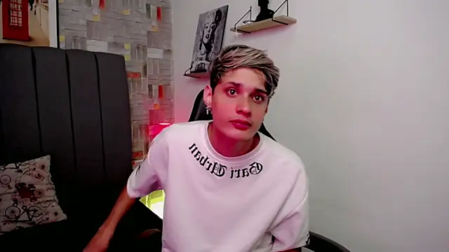 flaquito    online show from April 2026 08:26:01 PM