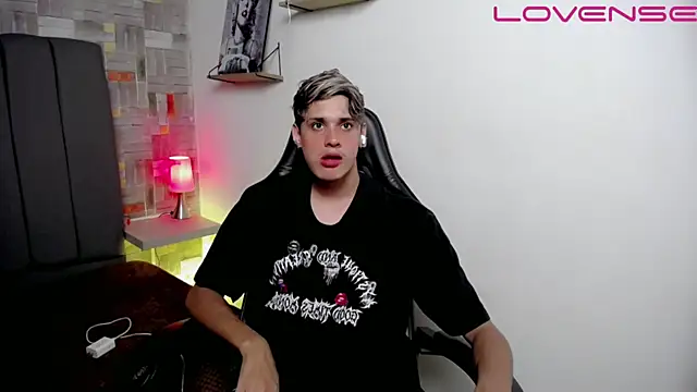 flaquito    online show from April 2026 08:42:02 PM