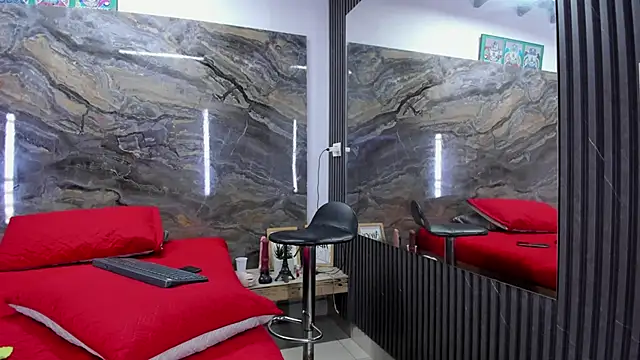 logan-wollf online show from April 2026 07:58:01 PM