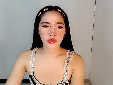 Snapshot of urasiankylie chatting on April 2026 05:30:01 PM urasiankylie online show from April 2026 05:30:01 PM