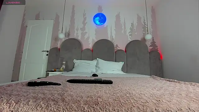 NolaDonovan online show from April 2026 07:26:02 PM