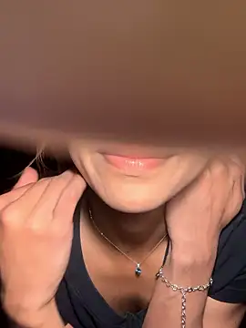 latinacaro- online show from April 2026 10:34:02 PM