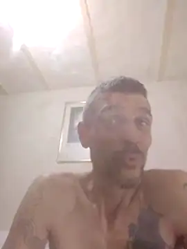 Snapshot of Guillelp chatting on May 2026 01:56:01 AM Guillelp online show from May 2026 01:56:01 AM
