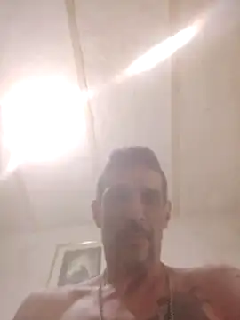 Snapshot of Guillelp chatting on June 2026 02:05:02 AM Guillelp online show from June 2026 02:05:02 AM