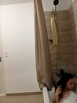 Lolaa92i online show from April 2026 03:42:02 PM