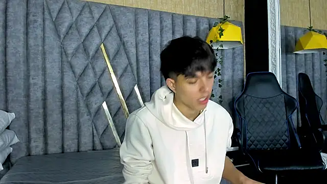 DamiaanXx online show from April 2026 12:39:01 PM