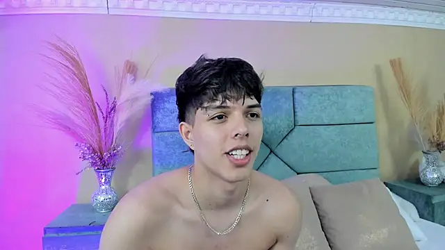 DamiaanXx online show from April 2026 01:04:01 PM