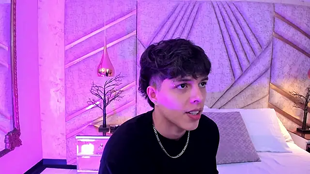 DamiaanXx online show from April 2026 01:21:01 PM