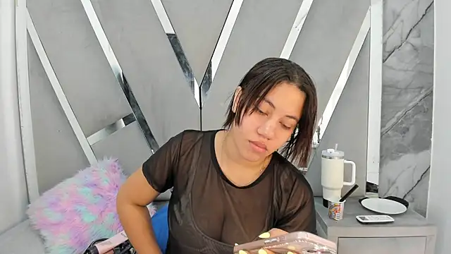 Daphne cuteht online show from April 2026 01:04:02 PM