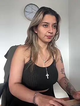 Isabella varella- online show from April 2026 01:00:02 PM