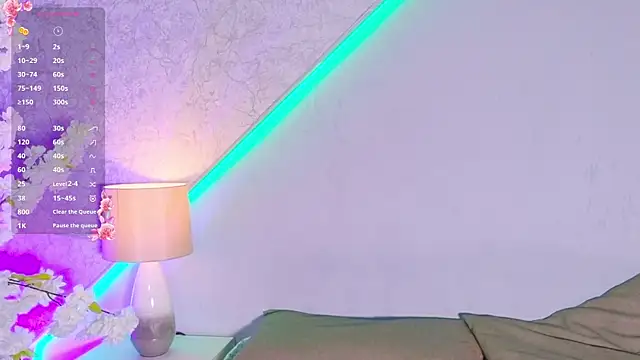 Violettcollins online show from April 2026 09:52:01 PM