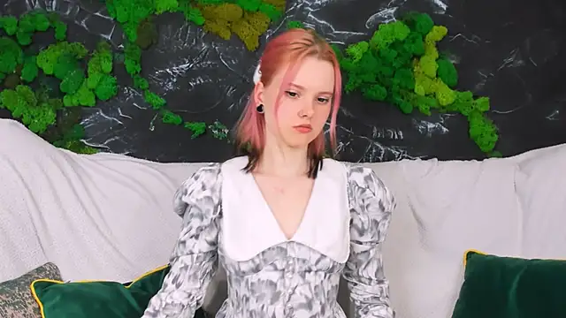 Lina Veyra online show from April 2026 12:49:01 PM