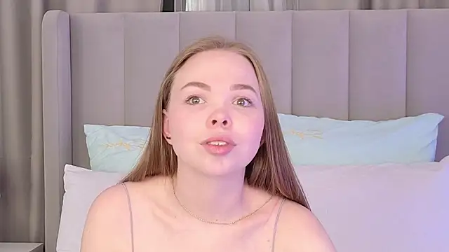 SatinSapphiree online show from April 2026 07:12:02 AM