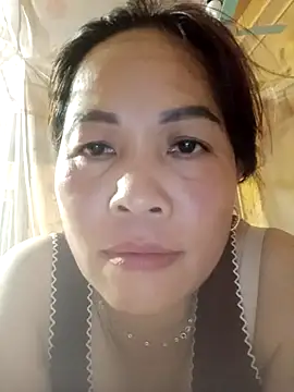 Snapshot of -Luni- chatting on May 2026 02:12:01 PM -Luni- online show from May 2026 02:12:01 PM