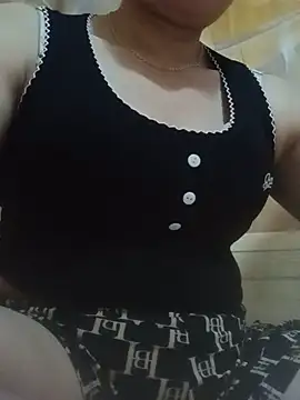 Snapshot of -Luni- chatting on May 2026 06:26:02 PM -Luni- online show from May 2026 06:26:02 PM