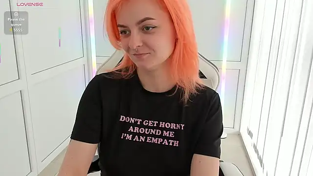 NightLeaf online show from April 2026 10:52:02 AM