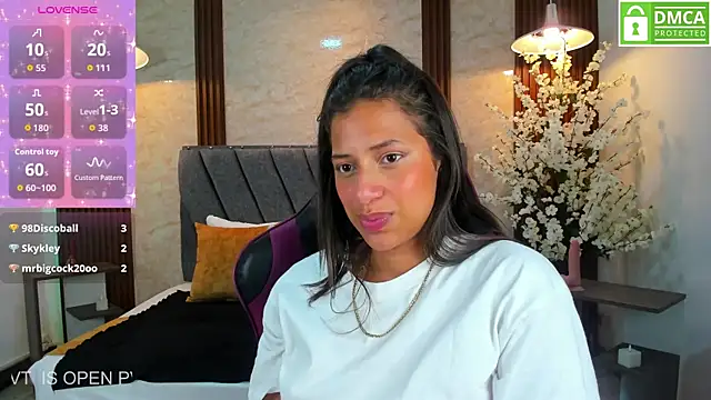 Atiena  online show from April 2026 07:07:02 PM