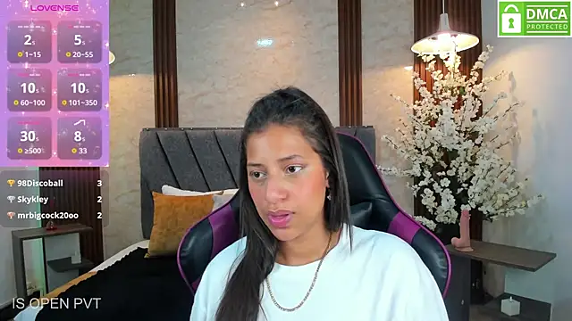 Atiena  online show from April 2026 07:58:01 PM