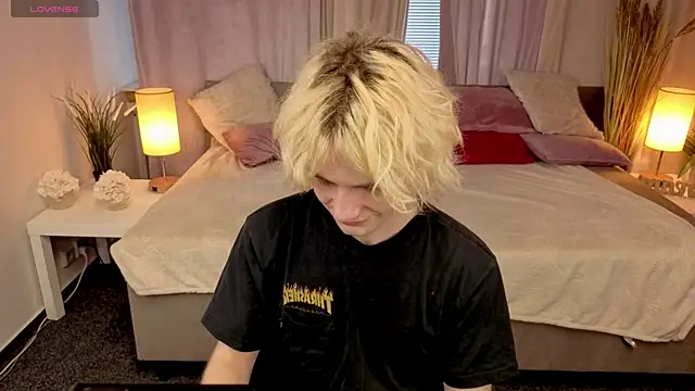 JameMilann online show from June 2026 07:13:01 AM