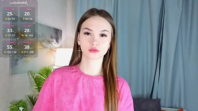 Snapshot of LuraPodraza chatting on July 2026 04:45:01 PM LuraPodraza online show from July 2026 04:45:01 PM