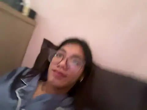 Akari hunt online show from April 2026 11:04:01 PM