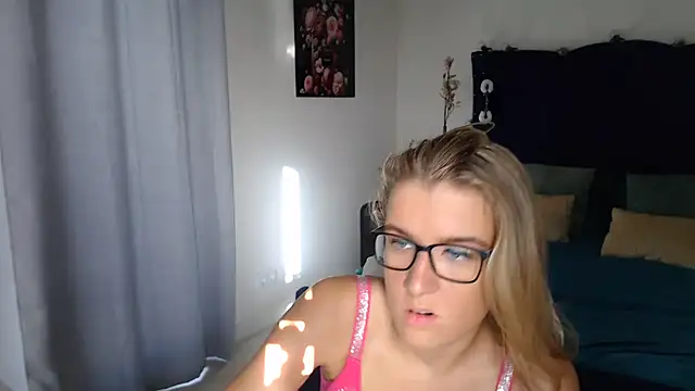 Snapshot of Yennyloves chatting on July 2026 11:46:01 AM Yennyloves online show from July 2026 11:46:01 AM