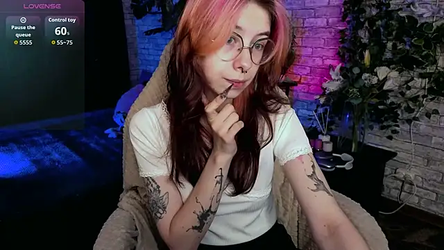 Snapshot of Alice_Nyx chatting on June 2026 08:40:02 PM Alice Nyx online show from June 2026 08:40:02 PM