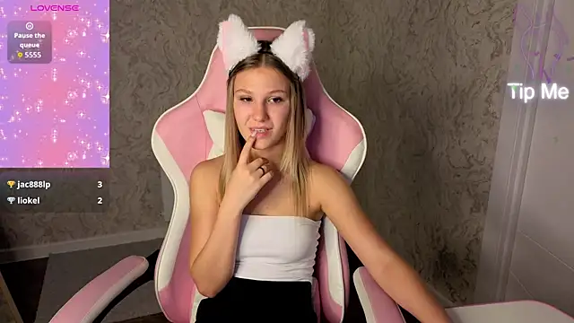 Snapshot of Angelina_Becker chatting on June 2026 03:25:01 AM Angelina Becker online show from June 2026 03:25:01 AM