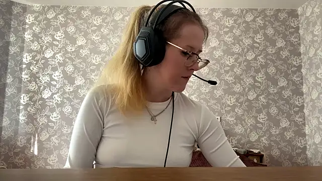 ElmiraGildea online show from April 2026 01:06:02 PM