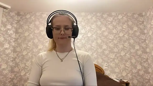 ElmiraGildea online show from April 2026 07:07:02 PM