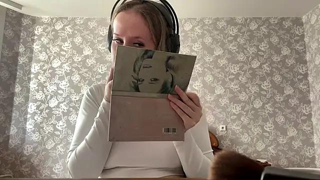 ElmiraGildea online show from April 2026 01:06:02 PM