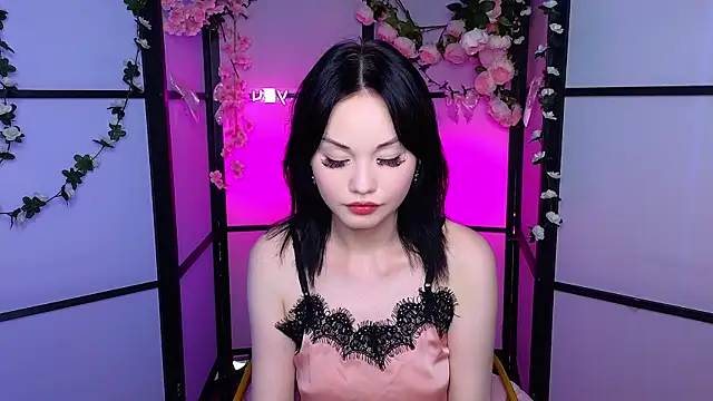 LilySparkls online show from June 2026 01:36:01 PM