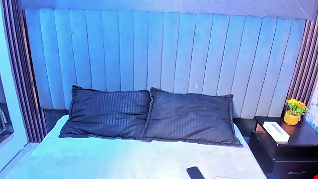 lili-Bloom online show from April 2026 08:42:02 PM