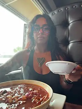 Controllercutie online show from April 2026 06:38:01 PM