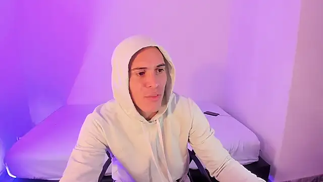 Axel  fierro online show from April 2026 08:04:01 PM