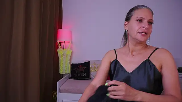Snapshot of SweetLilTrouble chatting on June 2026 09:06:01 PM SweetLilTrouble online show from June 2026 09:06:01 PM