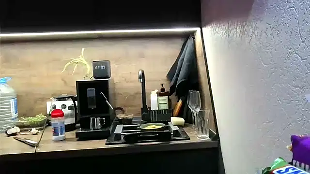 miss preggie online show from April 2026 06:10:01 PM