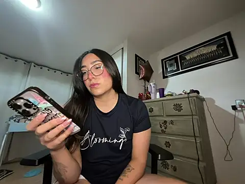 vampiralatina online show from May 2026 05:12:01 AM