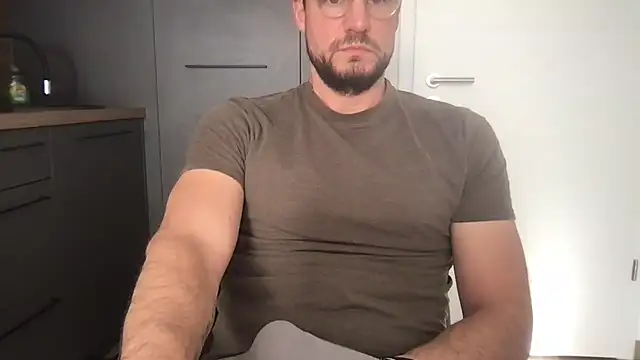 YoloNude online show from April 2026 06:58:02 AM