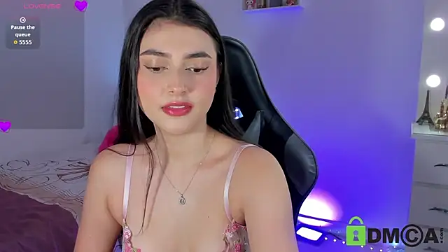 esmeralda le online show from June 2026 12:18:01 PM