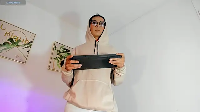 Maddie Ray online show from April 2026 11:14:02 AM