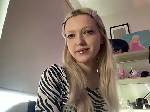 StellinaLuna online show from April 2026 03:04:01 PM