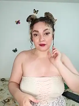 honey hornie online show from April 2026 01:30:01 AM