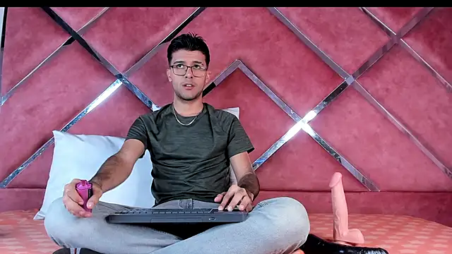 RodrigoColby2 online show from June 2026 03:23:02 AM